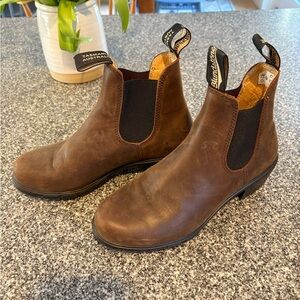 Blundstone Brown Leather Chelsea Booties with Black Elastic Panels